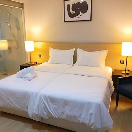 The Straits Suites By Ciconia Malacca Exteriör bild