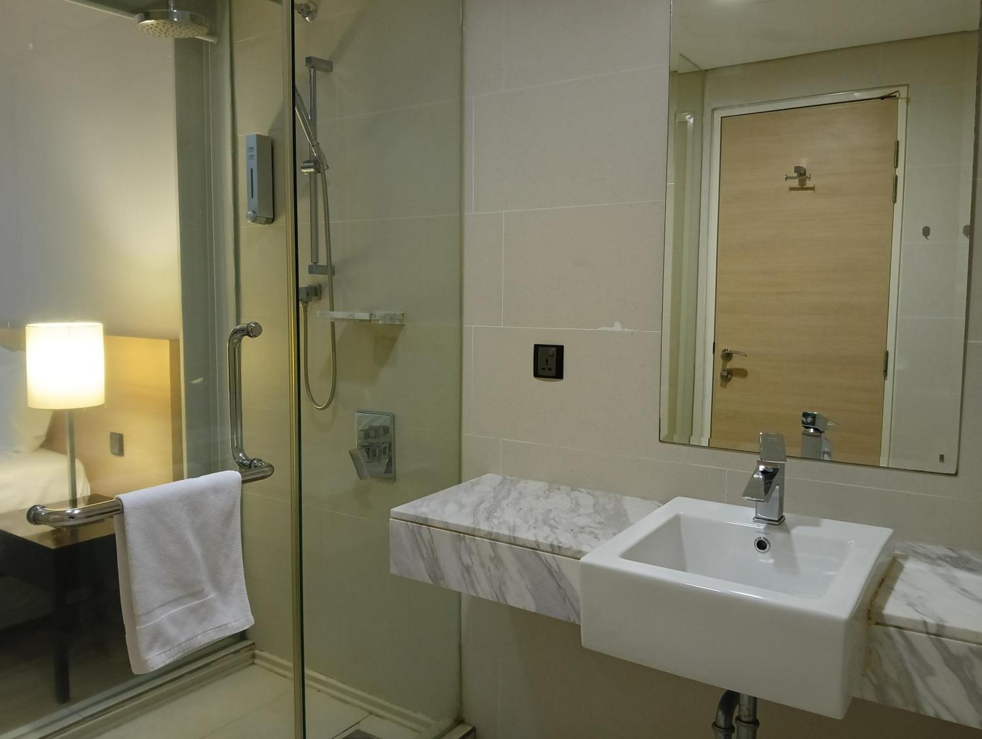 The Straits Suites By Ciconia Malacca Exteriör bild