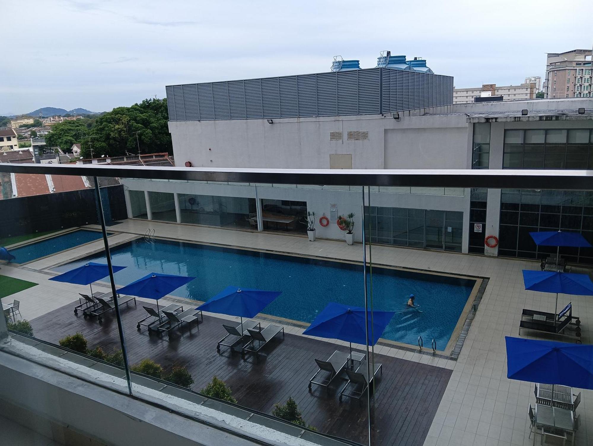 The Straits Suites By Ciconia Malacca Exteriör bild