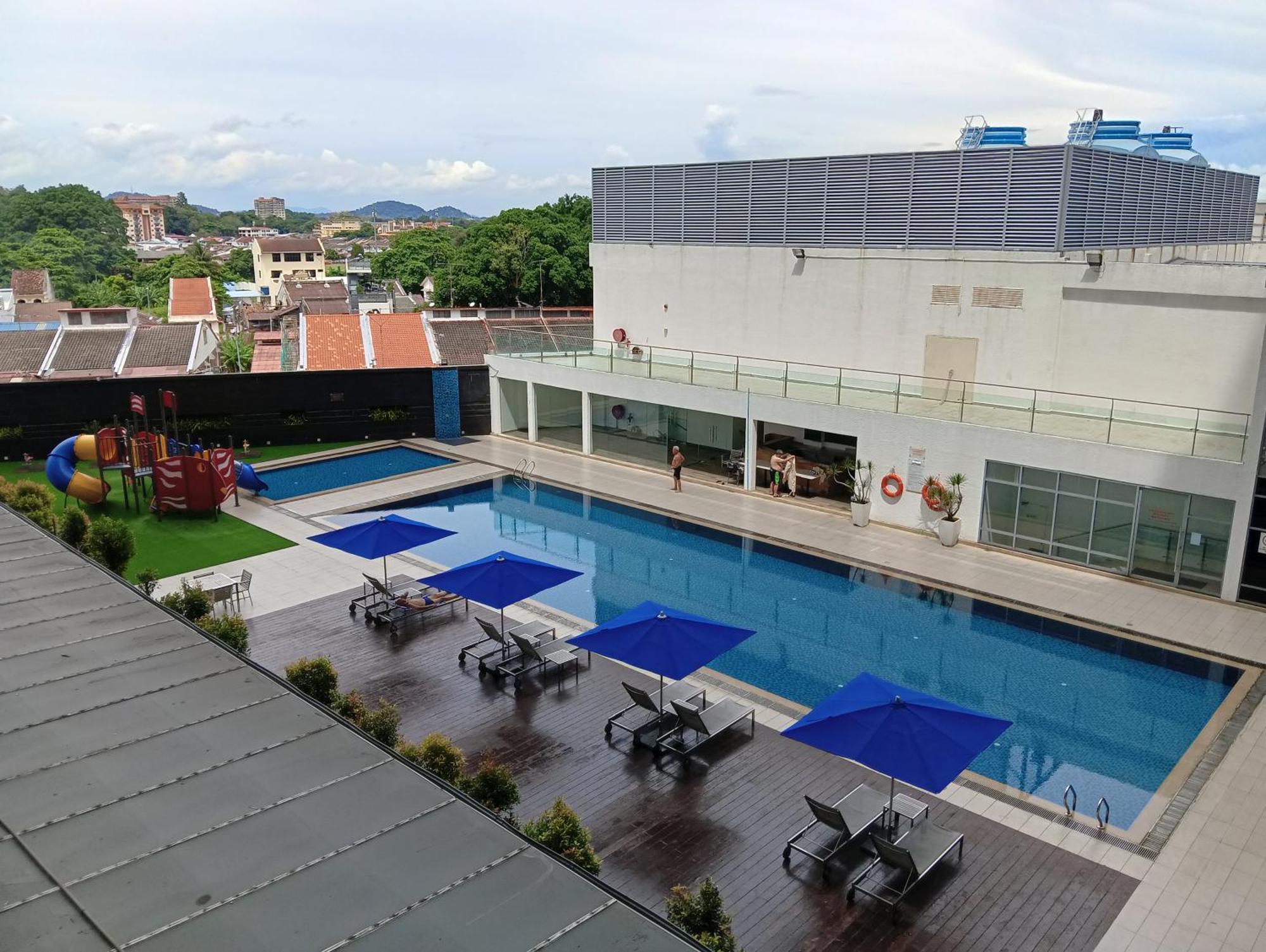The Straits Suites By Ciconia Malacca Exteriör bild