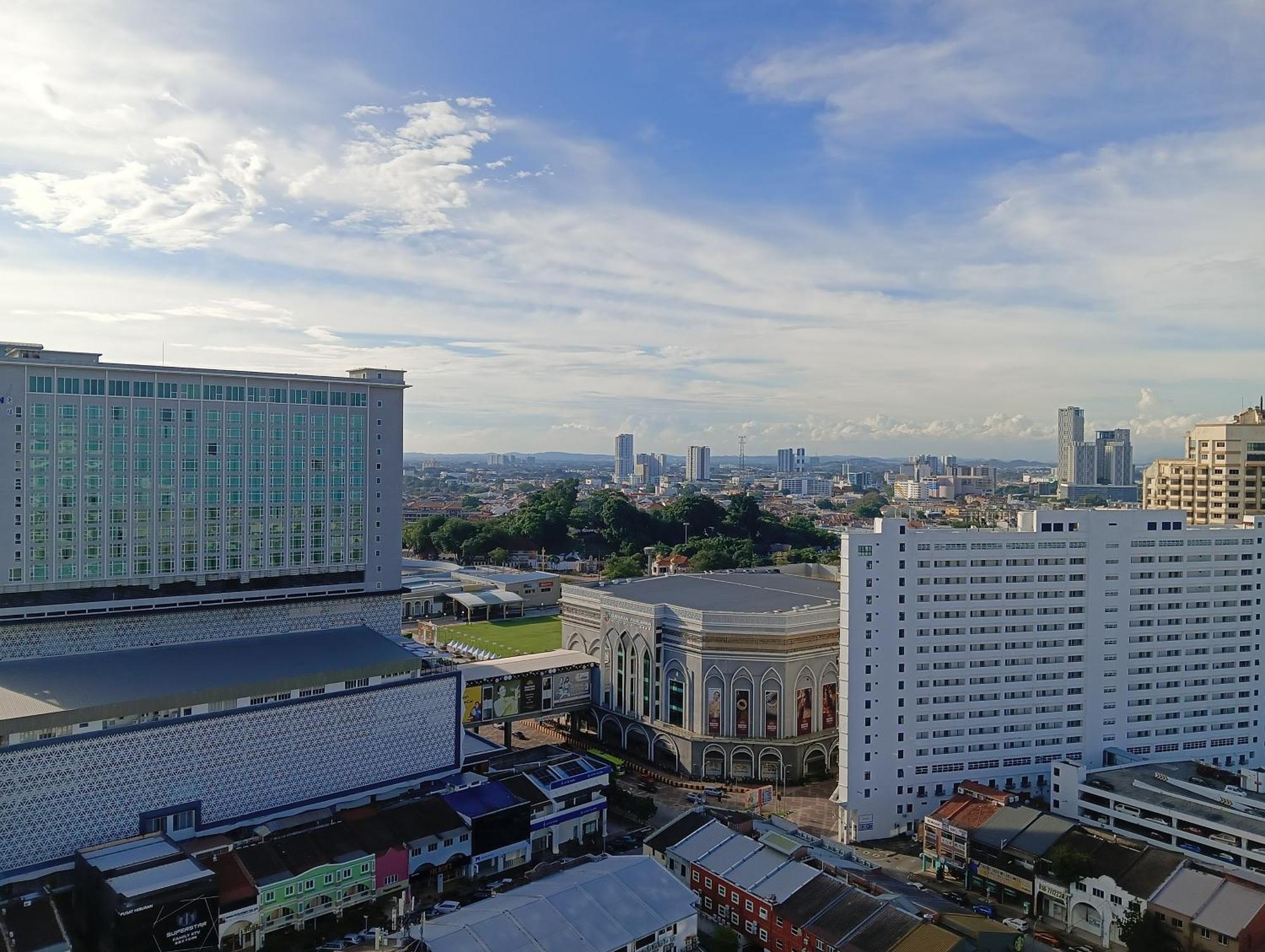 The Straits Suites By Ciconia Malacca Exteriör bild