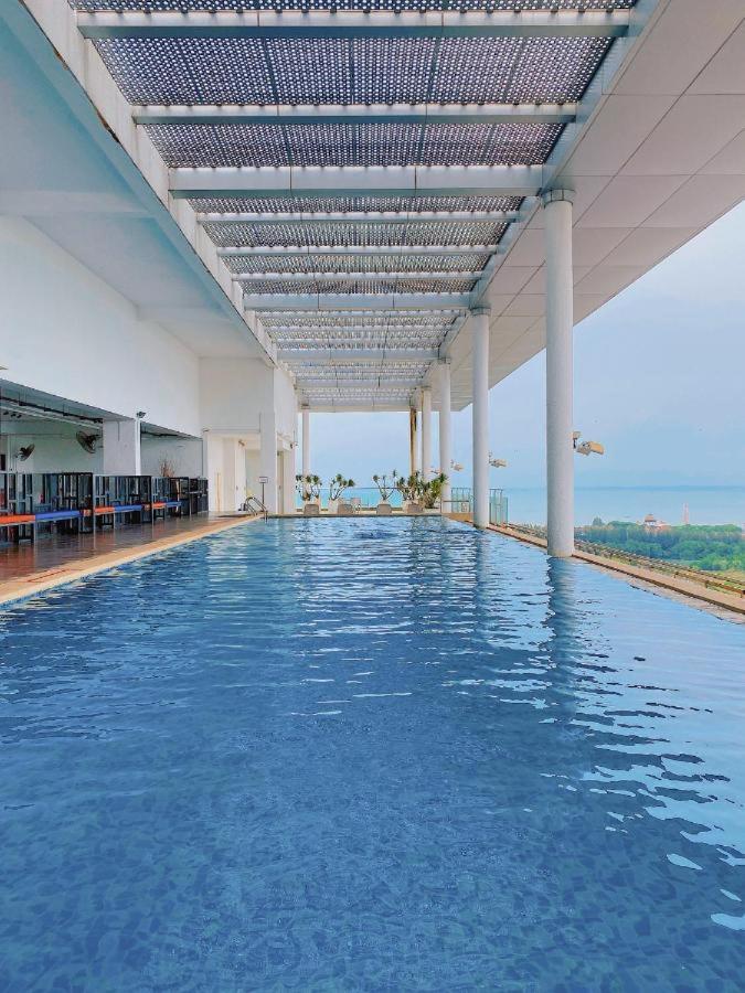 The Straits Suites By Ciconia Malacca Exteriör bild