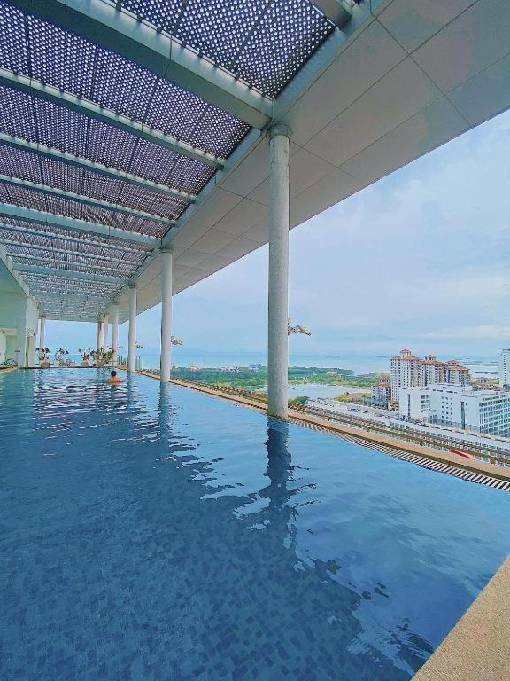 The Straits Suites By Ciconia Malacca Exteriör bild